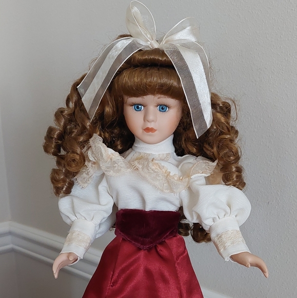 Porcelain Doll 16.5 in - Picture 7 of 7